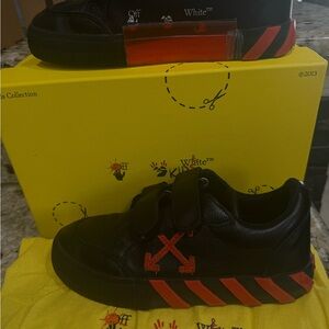 Off-White Kids Black and Red Sneakers
